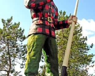 PAUL BUNYAN STATUE